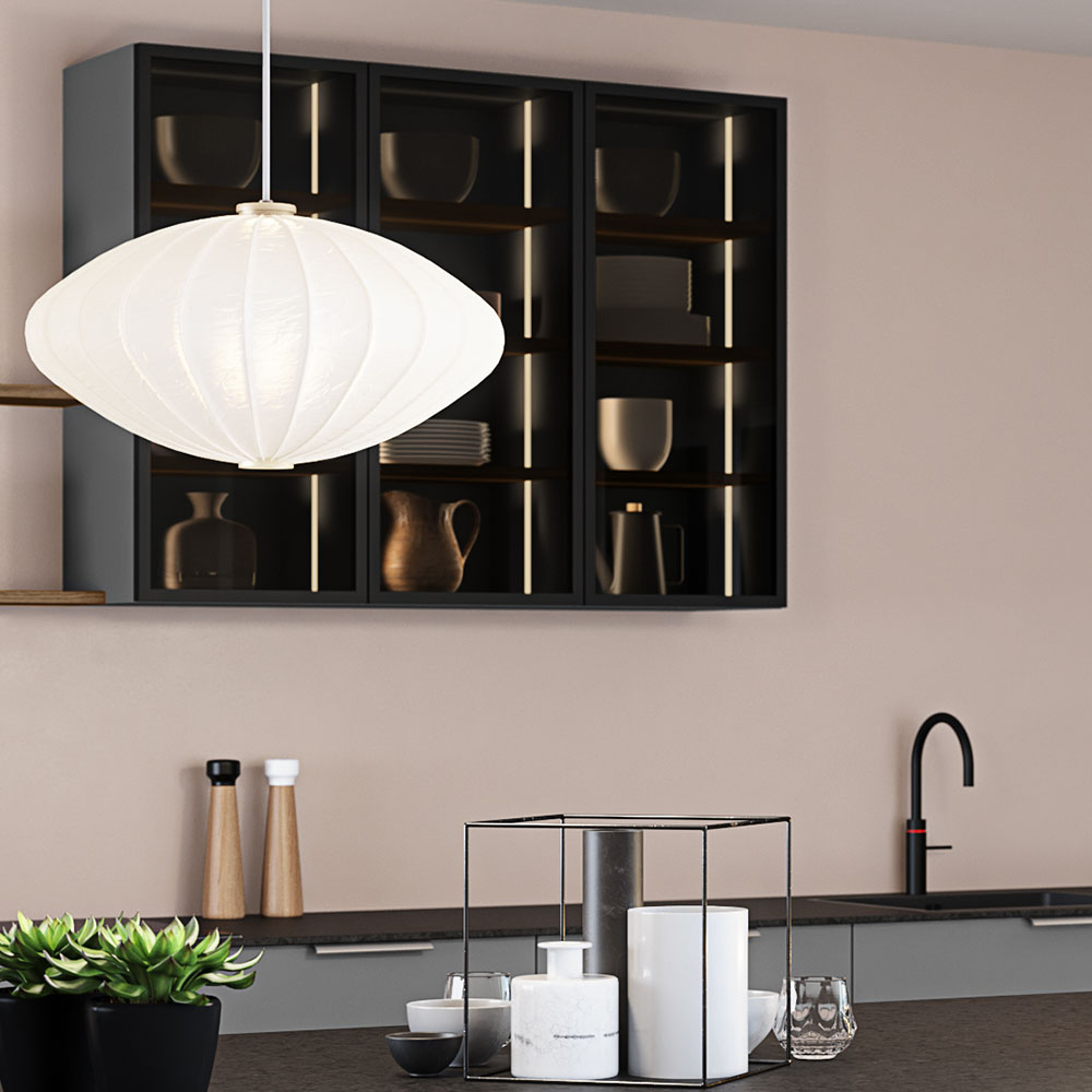 Vitrineskab fra JKE med integrerede lyslister