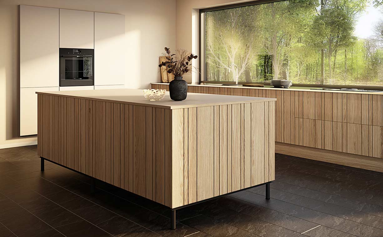 Sandfarvet linoleum og Woodlands i Eg skaber et flot lyst udtryk