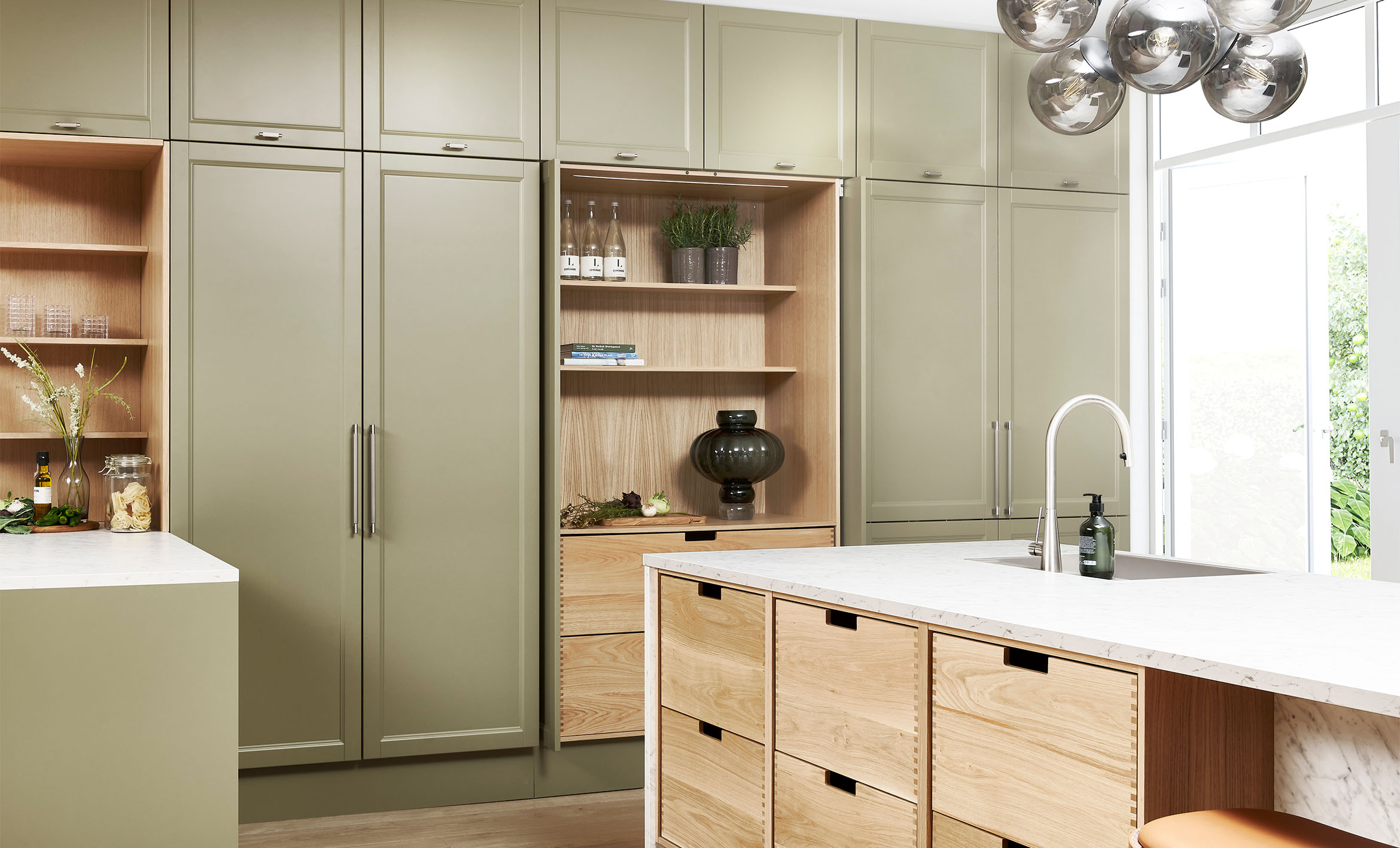 Wide JKE Design 202346811 Vintage